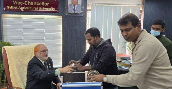 উপাচার্যের অনিয়মের প্রতিবাদে শিক্ষককে হামলার অভিযোগ, ক্যাম্পাসে উত্তেজনা